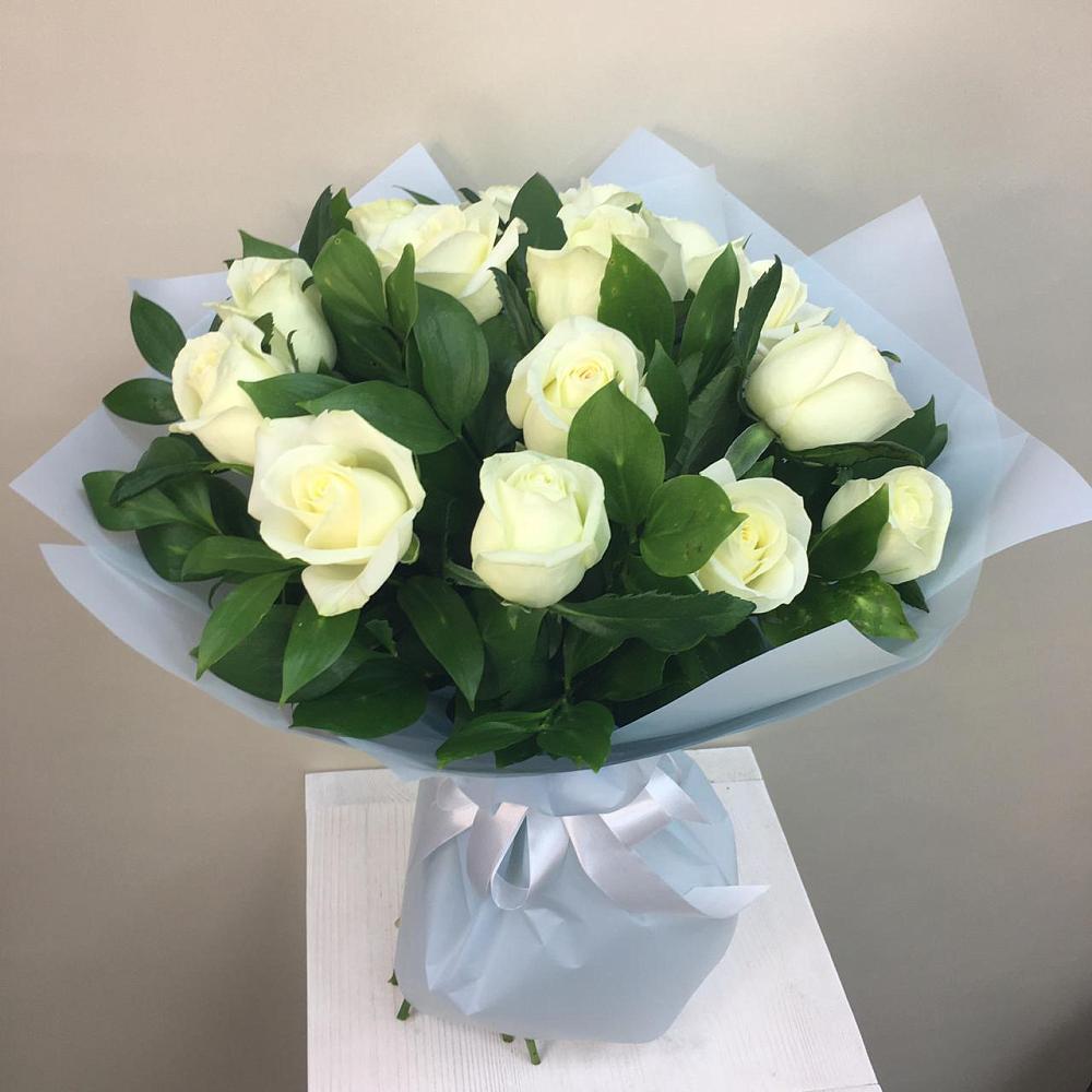 Букет 15 Белых роз Проуд в Верховажье