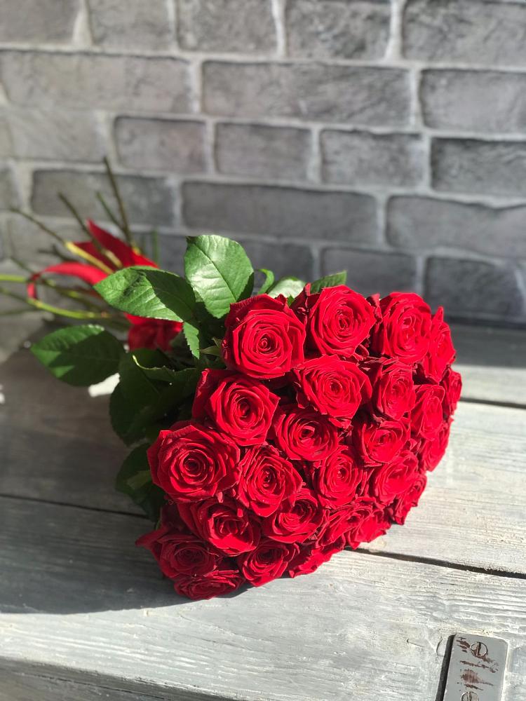 Букет Красные розы Фридом в Верховажье