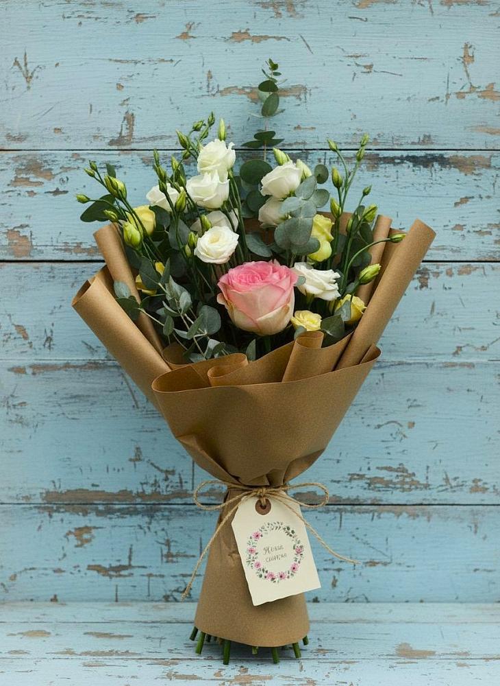 Букет цветов из: Розы и Лизиантусы в Верховажье