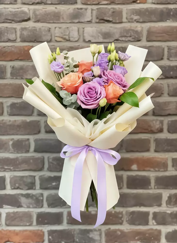 Букет цветов из: Лизиантусы и Розы в Верховажье