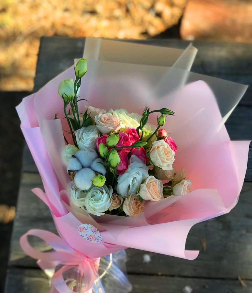 Букет цветов из: Розы и Лизиантусы в Верховажье