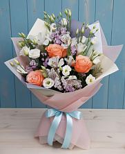 Букет цветов из:  Лизиантусы, Розы, Альстромерии и Гипсофила в Верховажье