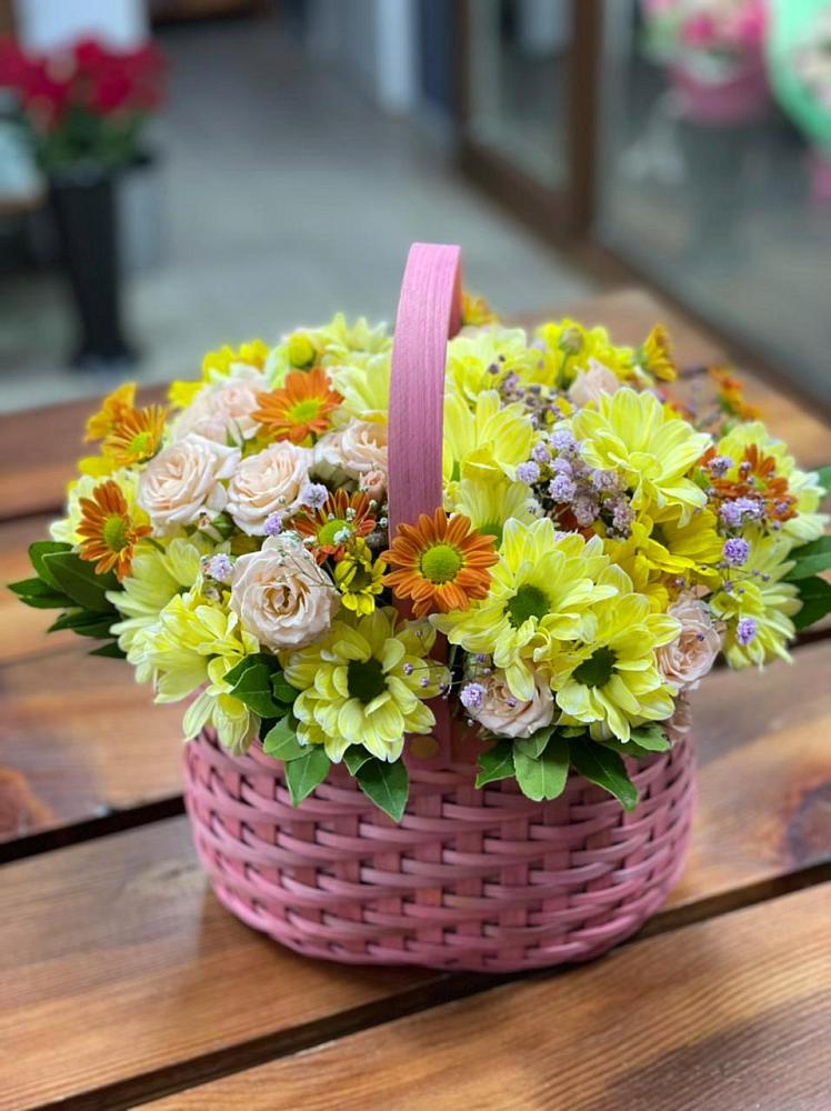 Цветочная композиция из Хризантемы и Розы в корзине в Верховажье