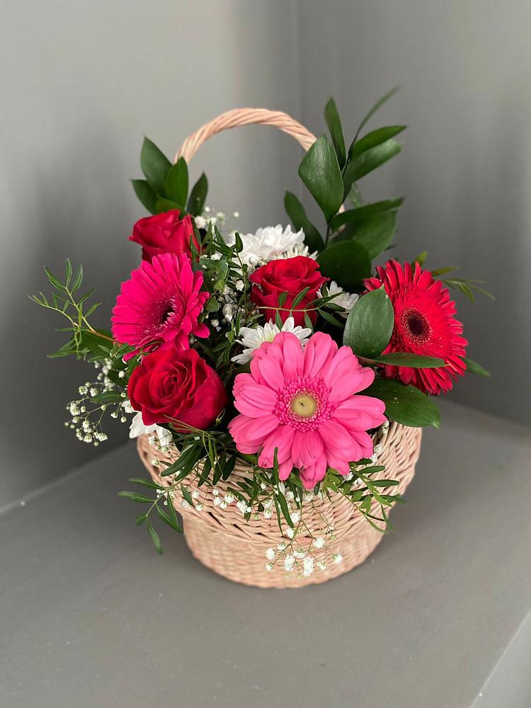 Цветочная композиция из Розы, Хризантемы и Герберы в корзине в Верховажье