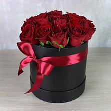 Цветочная композиция из Розы в шляпной коробке в Верховажье