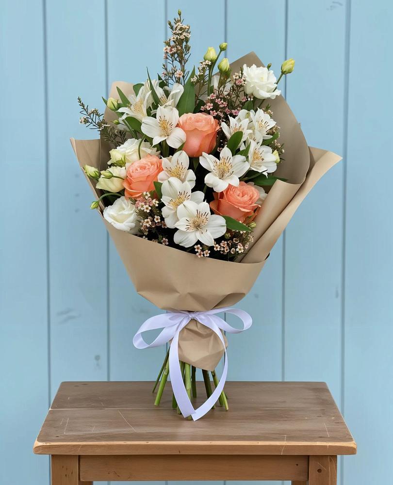 Букет цветов из: Альстромерии, Лизиантусы, Розы и Хризантемы в Верховажье
