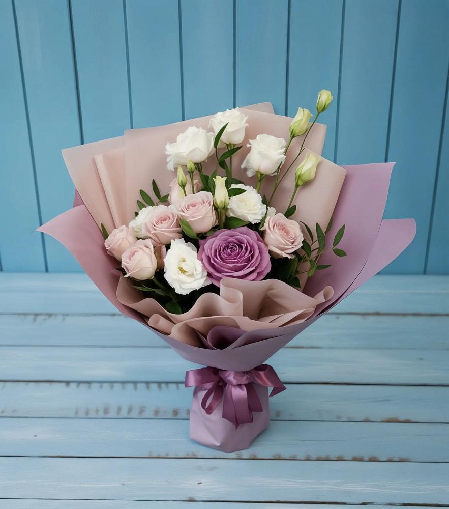 Букет цветов из: Розы и Лизиантусы в Верховажье